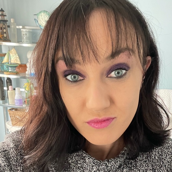 Meet your Posher, Leah - Picture 2 of 2